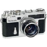 带镜头 Nikkor-S 1,4/5cm 的Nikon SP 相机    1957年